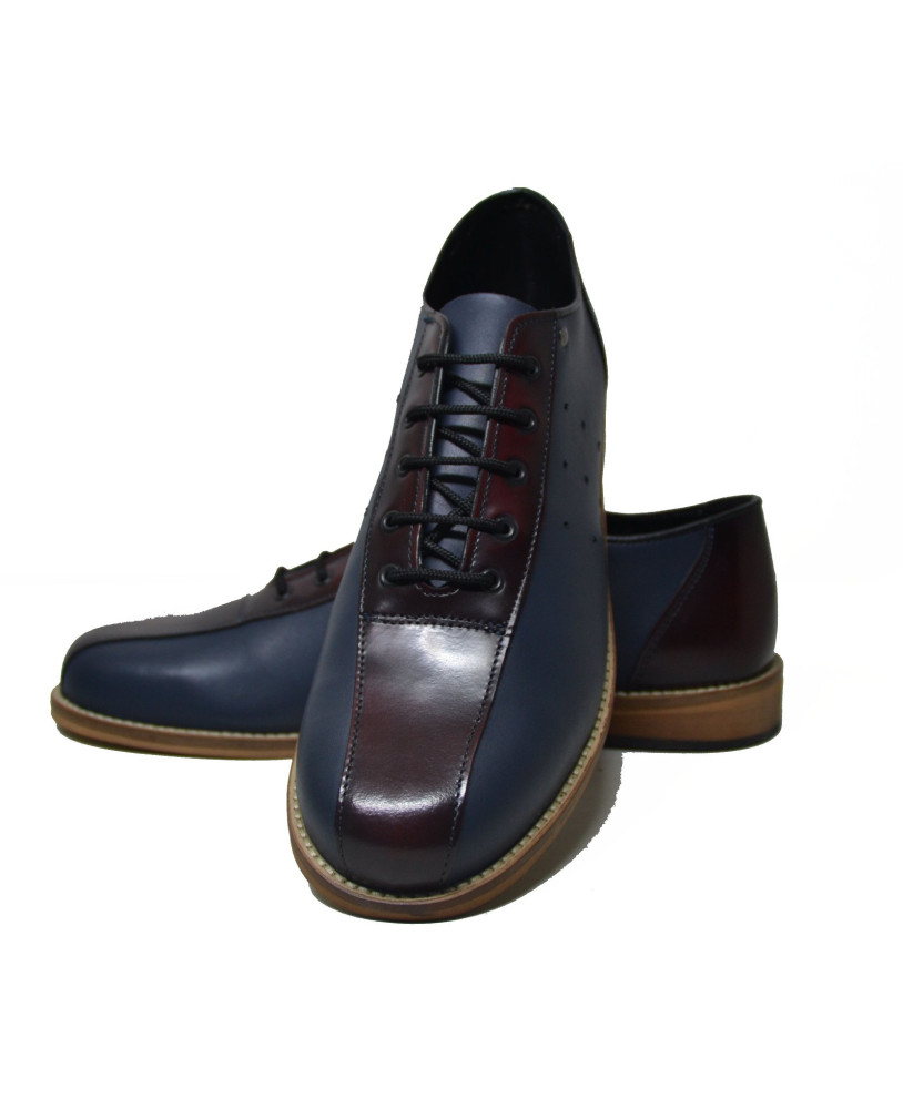 Zapato de bolos Nevermind en cuero azul marino & cuero burdeos.