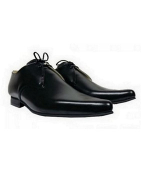 Richelieu Nevermind en cuir noir lisse au style rock vintage.