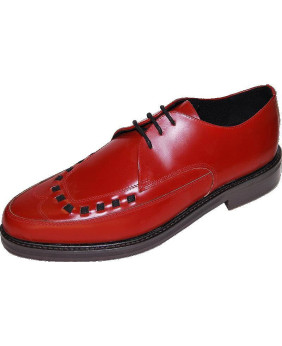 Oxford in bright red smooth leather – with black contrasting details and sturdy sole.