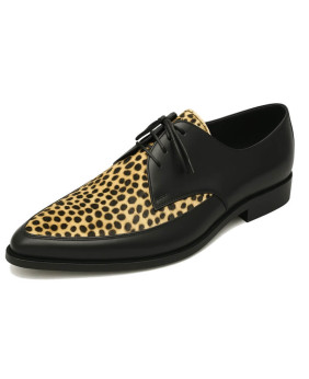 Nevermind Schnürschuhe aus schwarzem Leder und Leopardenfell (Rinderhaar).