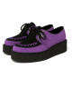 Modello Creepers Nevermind lavanda e nero con suola doppia da 5 cm.