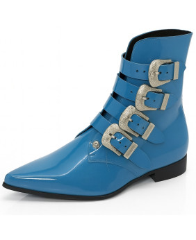 Himmelblaue Lackleder-Stiefeletten mit vier gravierten Schnallen Moonlight.