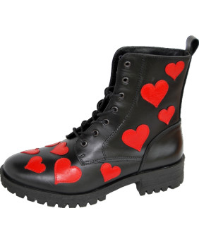 8-eyelet black leather rangers with red hearts