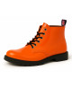 Orange Lackleder-Rangers, mutiger Punk-Stil von Nevermind.