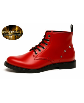 Boots en cuir rouge cloutées, Core Collection.