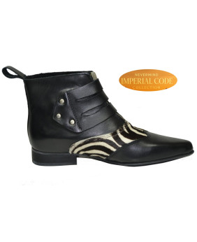 Stivaletti in pelle e pelo zebrato con cinghie borchiate, Nevermind Imperial Code Collection.