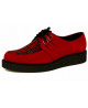 Creepers in velluto rosso con tartan rosso e suola semplice in gomma.