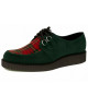 Creepers en velours vert avec dessus tartan rouge et semelle simple en gomme.