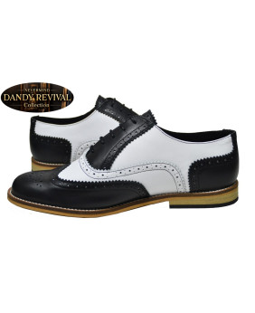 Modello in pelle nero bianco profilo