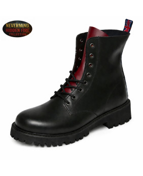 Black leather 8-eye ranger boots with burgundy tongue — dark elegance, raw style, lasting comfort.
