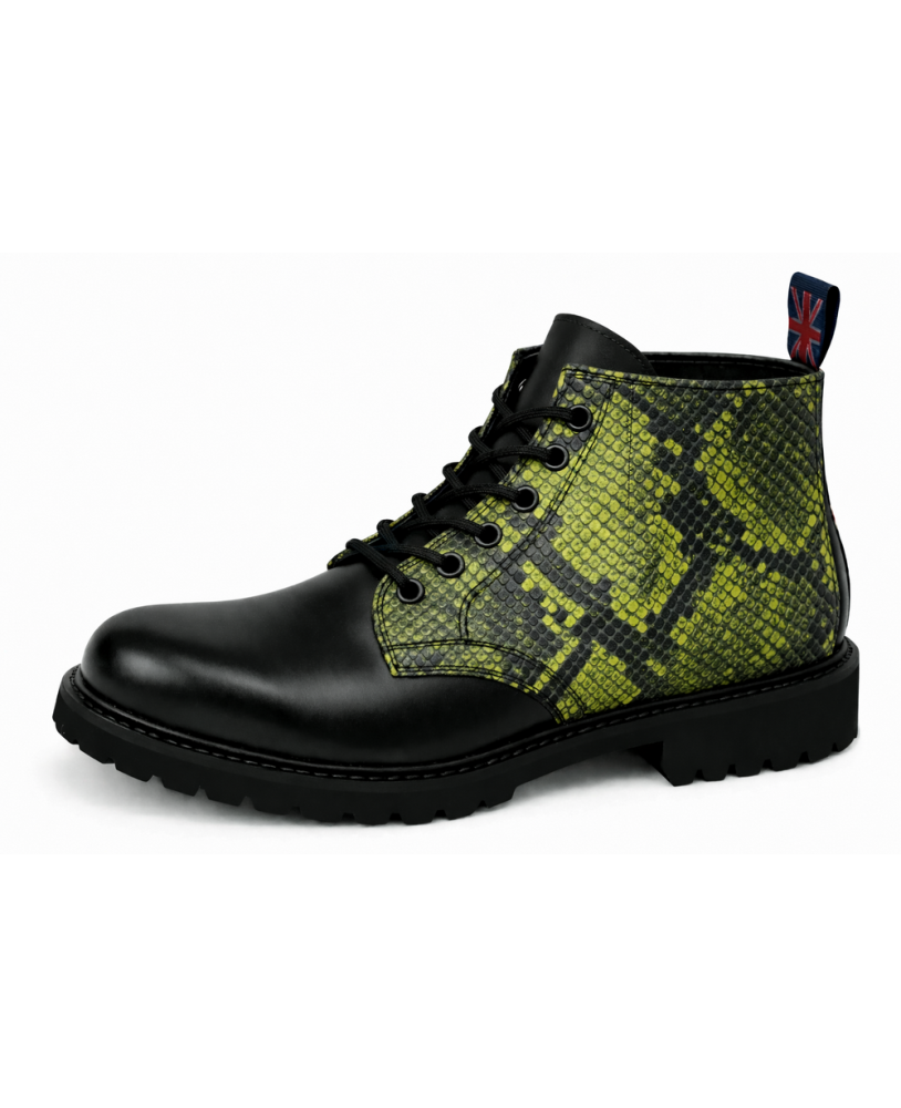 Rangers Nevermind cuir noir et python vert avec 6 œillets et semelle en caoutchouc naturel.