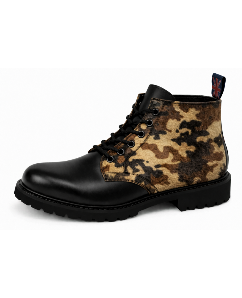 Rangers Nevermind cuir noir et fourrure bovine camouflage avec 6 œillets et semelle caoutchouc naturel.