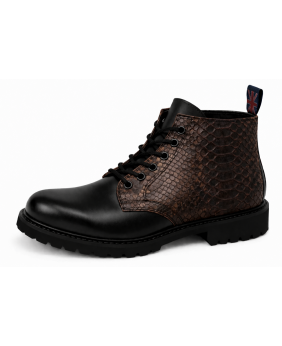 Rangers Nevermind cuir noir et python marron avec 6 œillets et semelle caoutchouc naturel.