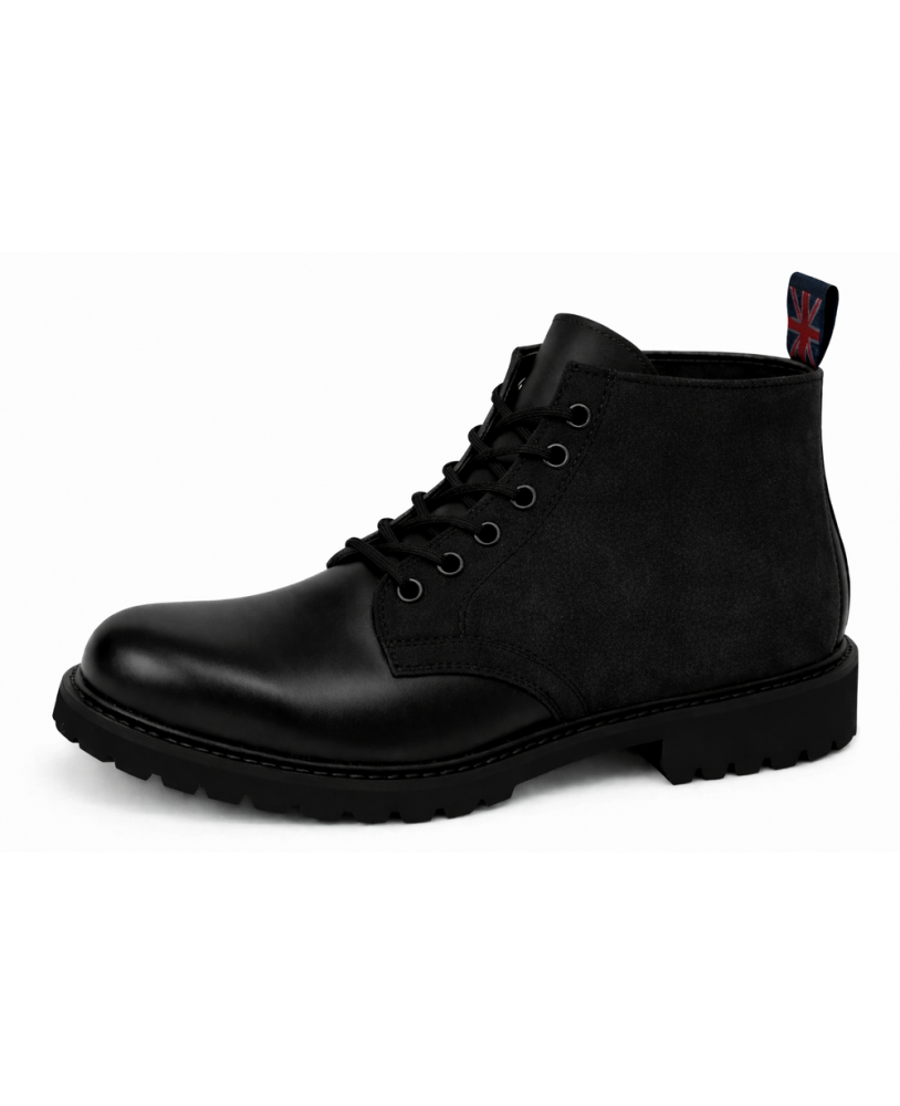 Rangers Nevermind cuir noir et nubuck noir avec 6 œillets et semelle caoutchouc naturel.
