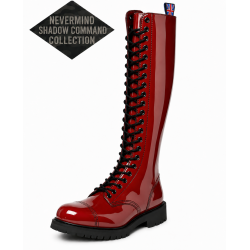Anfibi Ranger Nevermind Shadow Command a 30 fori in pelle verniciata rossa con occhielli neri.