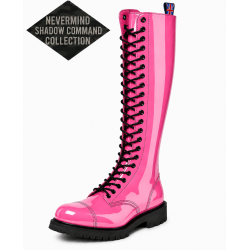 Anfibi Ranger Nevermind Shadow Command a 30 fori in pelle verniciata rosa con occhielli neri.