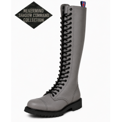 Rangers 30 trous Nevermind Shadow Command en cuir gris avec œillets noirs.