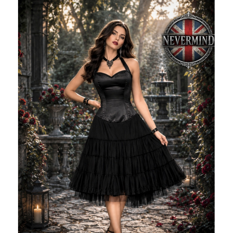 Un vestido bustier de satén con una falda de tul vaporosa y llena de volumen.