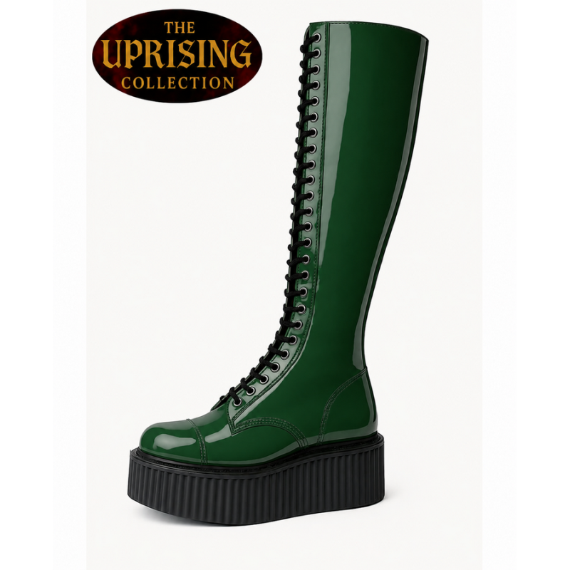 Botas plataforma The Uprising de 30 ojales en cuero charol verde con suela creeper UMD negra de 5 cm.