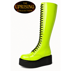 Stivali platform The Uprising a 30 occhielli in pelle verniciata verde lime con suola creeper UMD nera da 5 cm.