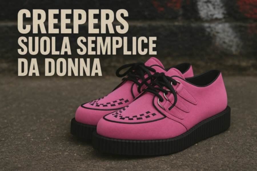 Scarpe creeper rosa shocking con lucidi lacci neri su suola nera rialzata, sfondo urbano; testo “CREEPERS SUOLA SEMPLICE DA DONNA” in alto a sinistra.