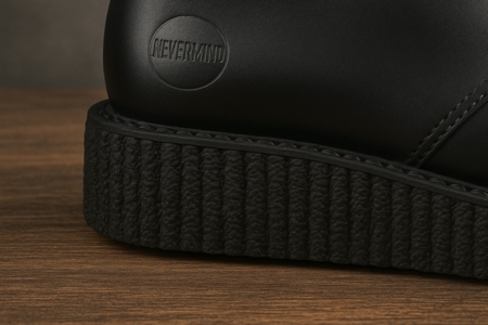 "Close-up of the 3 cm sole of Nevermind Creepers with simple sole"