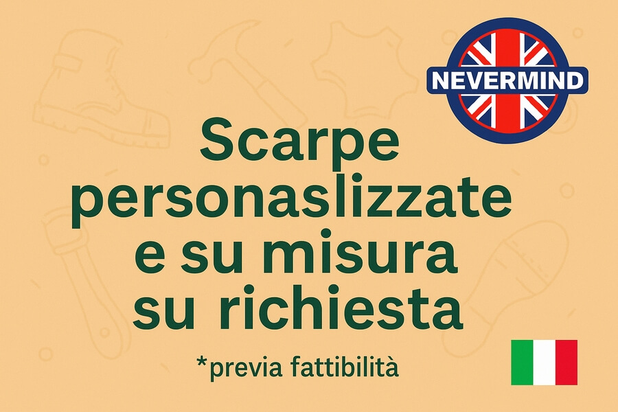 Scarpe personalizzate su misura con logo NeverMind, sfondo beige con schizzi di attrezzi, testo centrale e piccolo flag italiano.